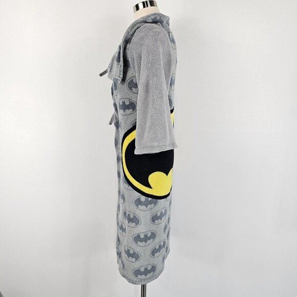 Batman Youth Boys Bath Robe One Size Kids Sizes 4-10 Gray Fleece Bat Back Logo - Picture 6 of 12